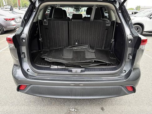 Used 2020 Toyota Highlander LE AWD/4WD image 23