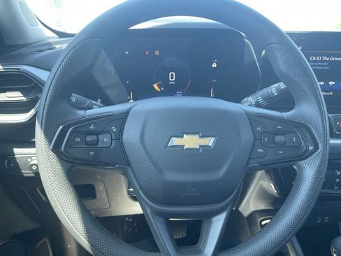 Used 2025 Chevrolet TrailBlazer LT AWD/4WD image 18