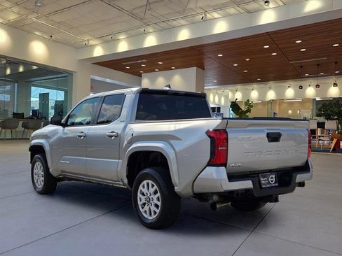 Used 2025 Toyota Tacoma SR5 AWD/4WD image 3