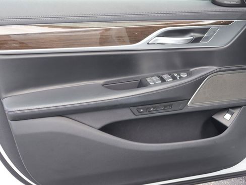 Used 2020 BMW 740i RWD image 10
