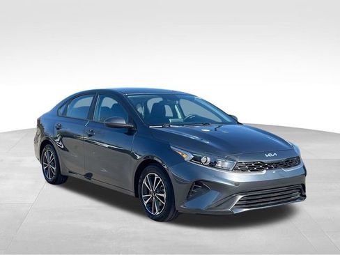 Used 2022 Kia Forte LXS image 3