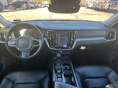 Used 2020 Volvo S60 T6 Momentum image 16