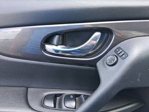 Used 2019 Nissan Rogue SV w/ Premium Package AWD/4WD image 21