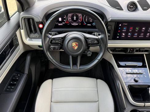 Certified 2024 Porsche Cayenne S AWD/4WD image 15
