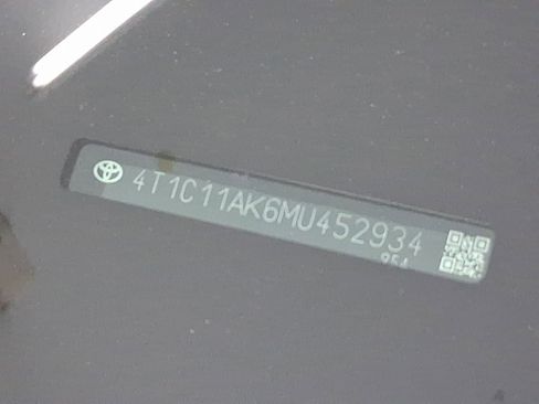 Used 2021 Toyota Camry LE image 18