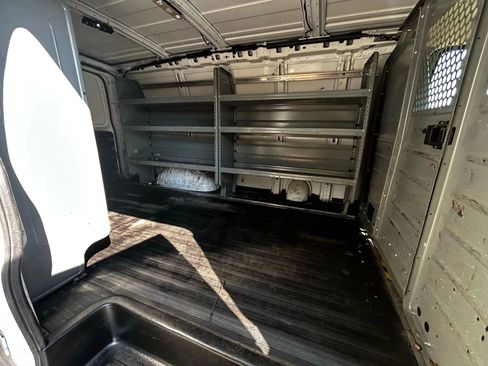 Used 2015 Chevrolet Express 2500 image 19