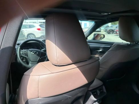 Used 2024 Lexus ES 350 w/ Premium Package FWD image 10