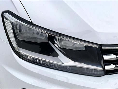 Used 2018 Volkswagen Tiguan SE FWD image 26