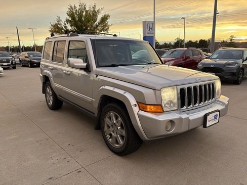 Used 2010 Jeep Commander Limited w/ Trailer Tow Group IV image 3
