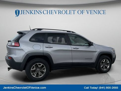 Used 2019 Jeep Cherokee Trailhawk w/ Cold Weather Group AWD/4WD image 4