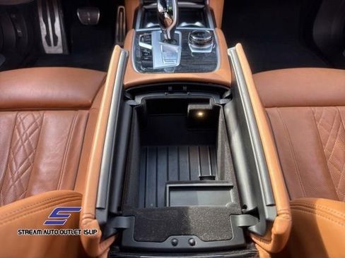 Used 2022 BMW 750i xDrive w/ Executive Package image 29