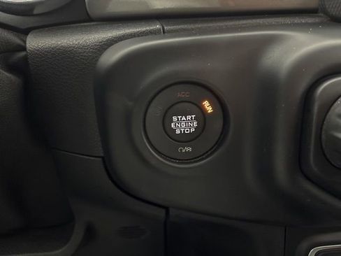 Used 2019 Jeep Wrangler Unlimited Sahara AWD/4WD image 38