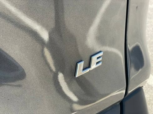 Used 2022 Toyota RAV4 LE FWD image 20