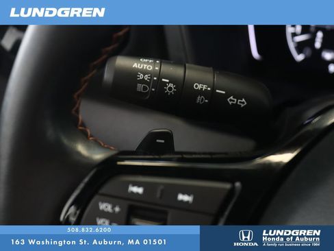 Used 2025 Honda Pilot TrailSport image 22