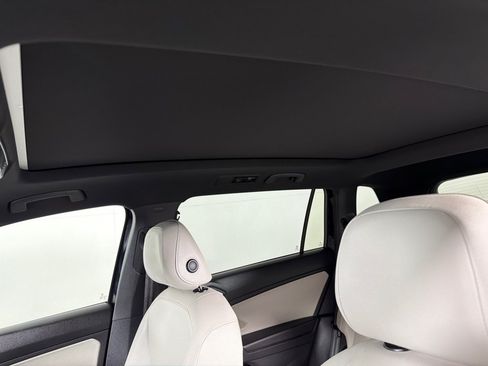 Used 2019 Volkswagen Tiguan SEL Premium R-Line AWD/4WD image 14