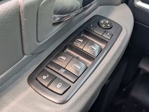 Used 2017 RAM 1500 Classic SLT RWD image 19