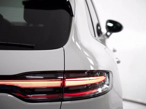 Certified 2025 Porsche Macan image 37