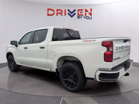 Used 2023 Chevrolet Silverado 1500 Custom image 3