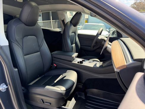 Used 2021 Tesla Model Y Long Range image 31