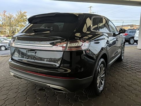 Certified 2022 Lincoln Nautilus AWD w/ Premium Package image 5
