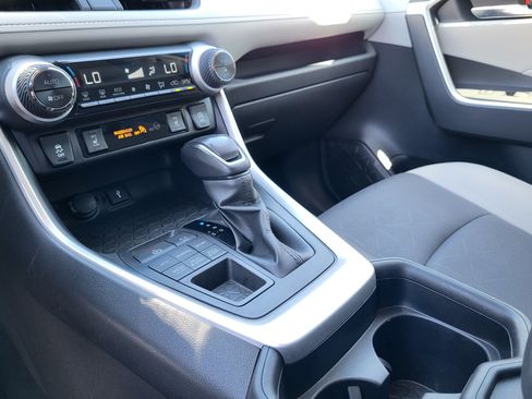 Used 2020 Toyota RAV4 XLE w/ Convenience Package AWD/4WD image 16