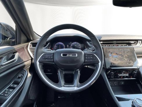Used 2023 Jeep Grand Cherokee Altitude AWD/4WD image 13