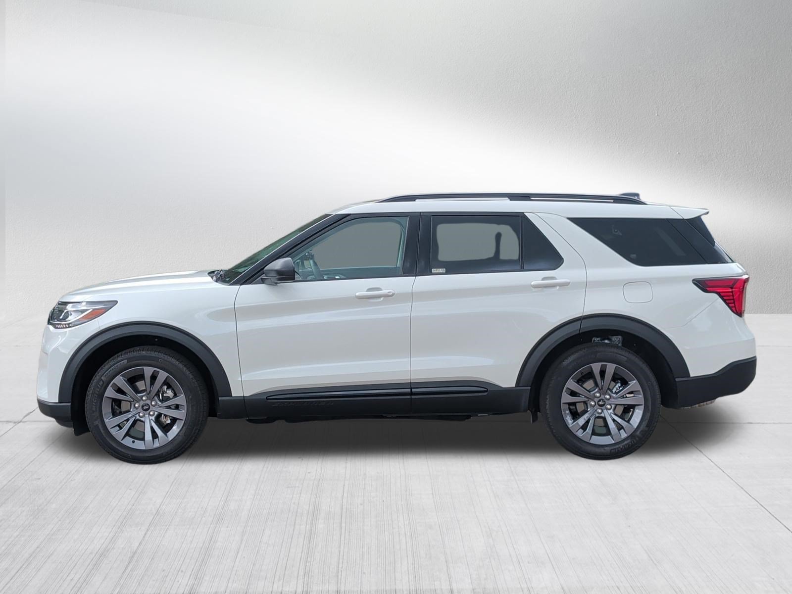 Used 2026 Ford Explorer Active w/ Active Comfort Package AWD/4WD image 4