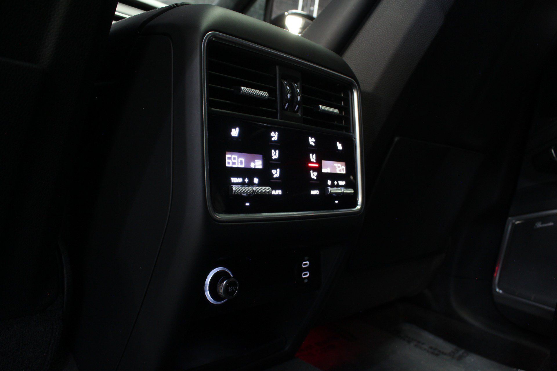 Used 2022 Porsche Cayenne Turbo AWD/4WD image 41