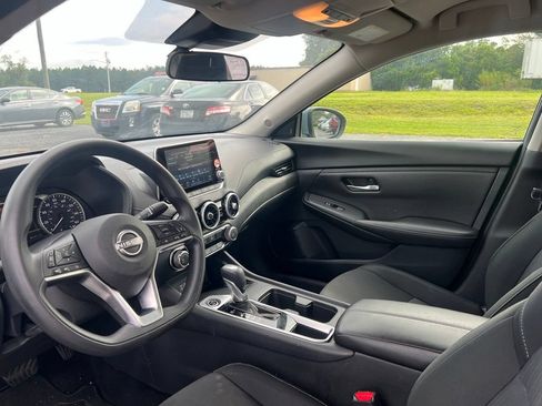 Used 2025 Nissan Sentra SV FWD image 8