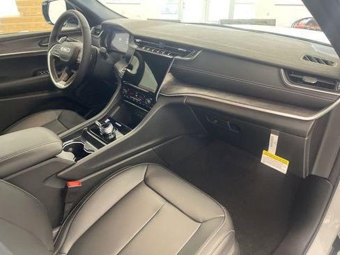 New 2025 Jeep Grand Cherokee L Limited w/ Black Appearance Package image 30