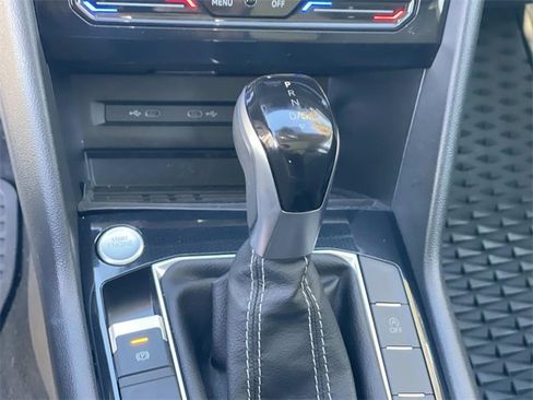 Used 2025 Volkswagen Taos SE image 16