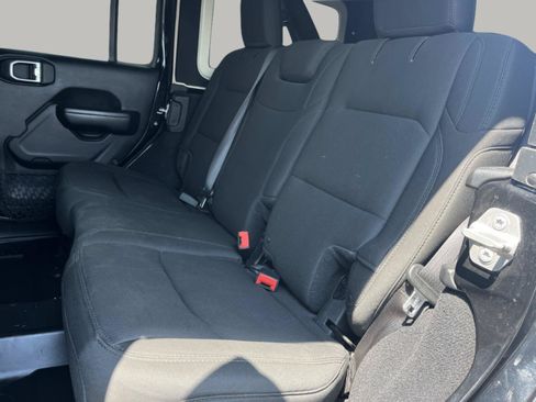 Used 2018 Jeep Wrangler Unlimited Sport S AWD/4WD image 19
