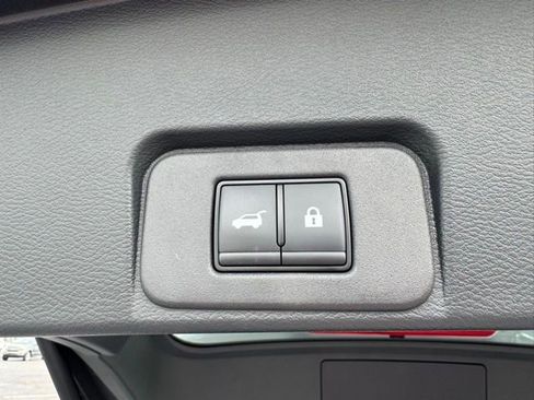 Used 2025 Nissan Rogue SL w/ Tech Package FWD image 25