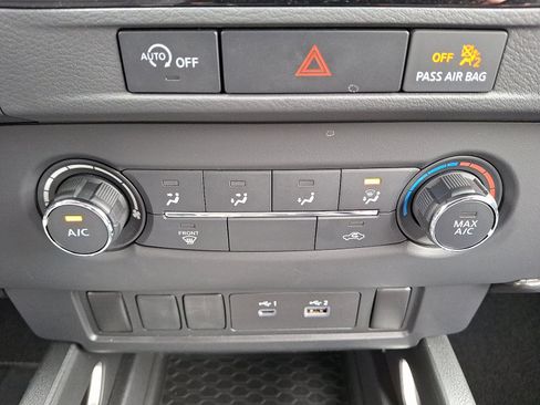 Used 2023 Nissan Frontier SV w/ Tow Package image 15