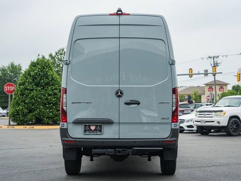 Used 2025 Mercedes-Benz Sprinter 2500 image 6