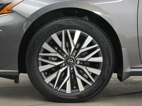 Used 2023 Nissan Altima 2.5 SV w/ SV Premium Package AWD/4WD image 28