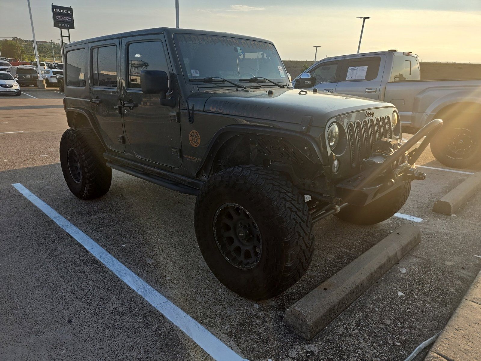 Used 2015 Jeep Wrangler Unlimited Rubicon w/ Connectivity Group AWD/4WD image 3