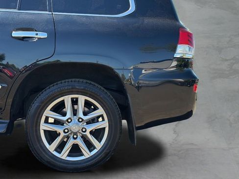 Used 2015 Lexus LX 570 4WD w/ Luxury Package image 30