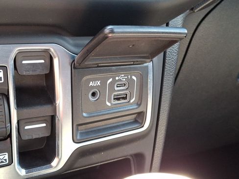 Used 2019 Jeep Wrangler Unlimited Sport S AWD/4WD image 24