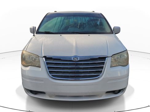 Used 2010 Chrysler Town & Country Touring FWD image 2