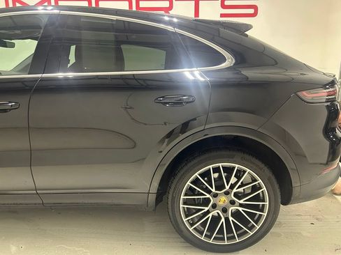 Used 2022 Porsche Cayenne Coupe AWD/4WD image 4