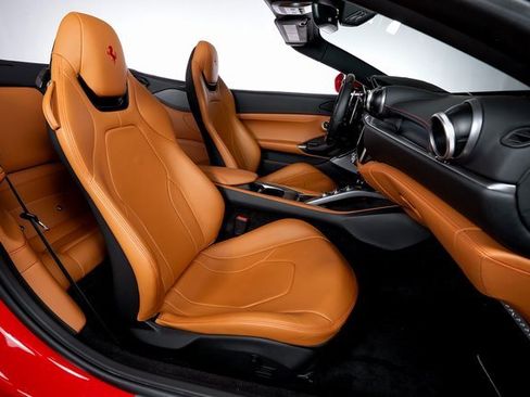 Used 2019 Ferrari Portofino image 52
