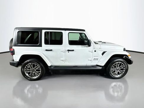 Used 2023 Jeep Wrangler Unlimited Sahara w/ Cold Weather Group AWD/4WD image 5