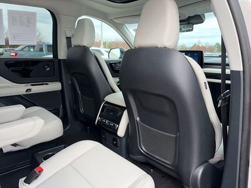 Used 2025 Lincoln Aviator AWD w/ Equipment Group 101A image 39