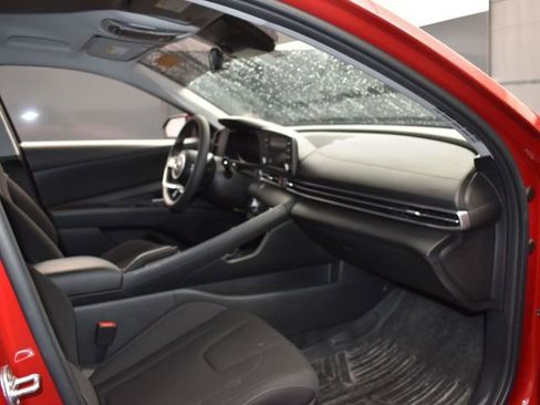 Used 2023 Hyundai Elantra SEL image 12