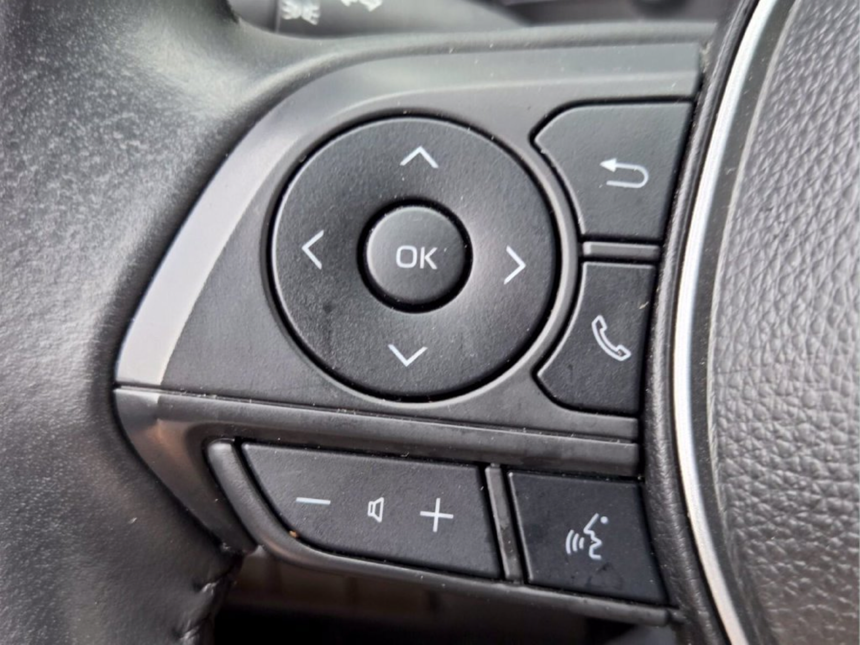 Used 2025 Toyota Corolla SE FWD image 27