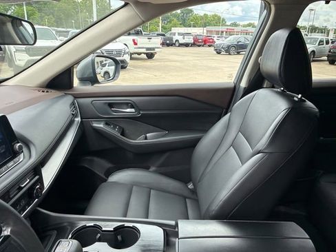 Used 2023 Nissan Rogue SV w/ SV Premium B Package FWD image 16