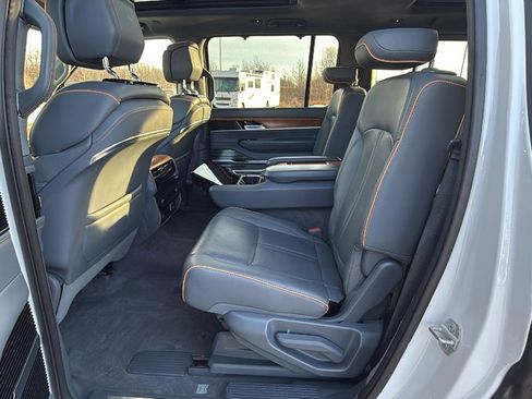 Used 2023 Jeep Grand Wagoneer Series II image 26