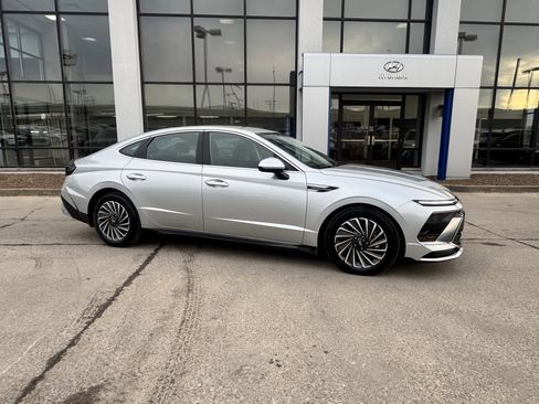 Certified 2025 Hyundai Sonata SEL image 2