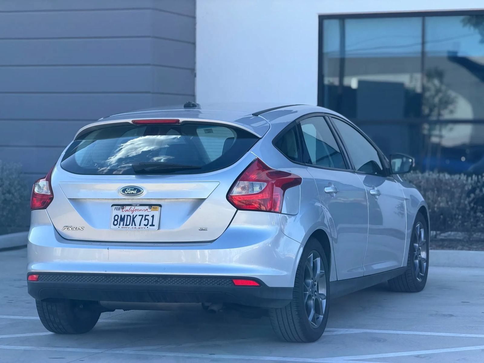 Used 2014 Ford Focus SE w/ Equipment Group 201A FWD image 9